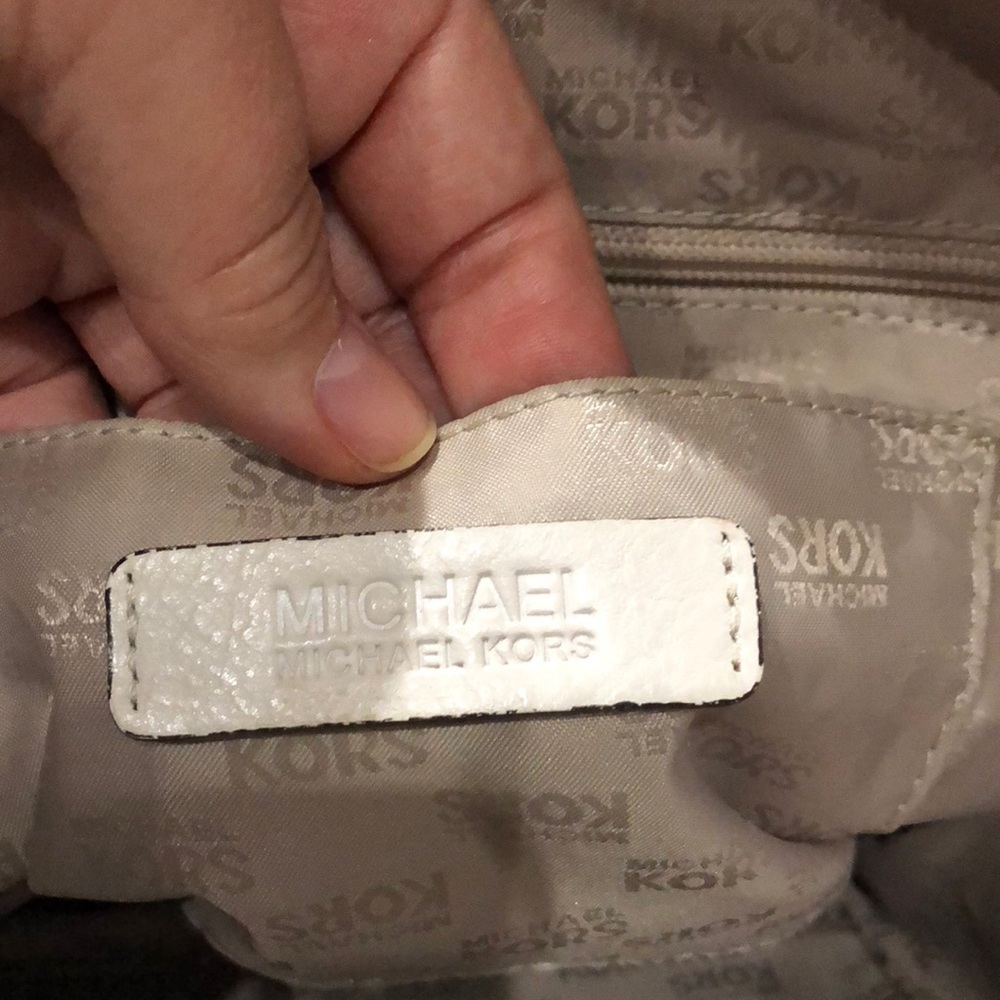 Michael Kors purse💯Authentic - Picture 6 of 8